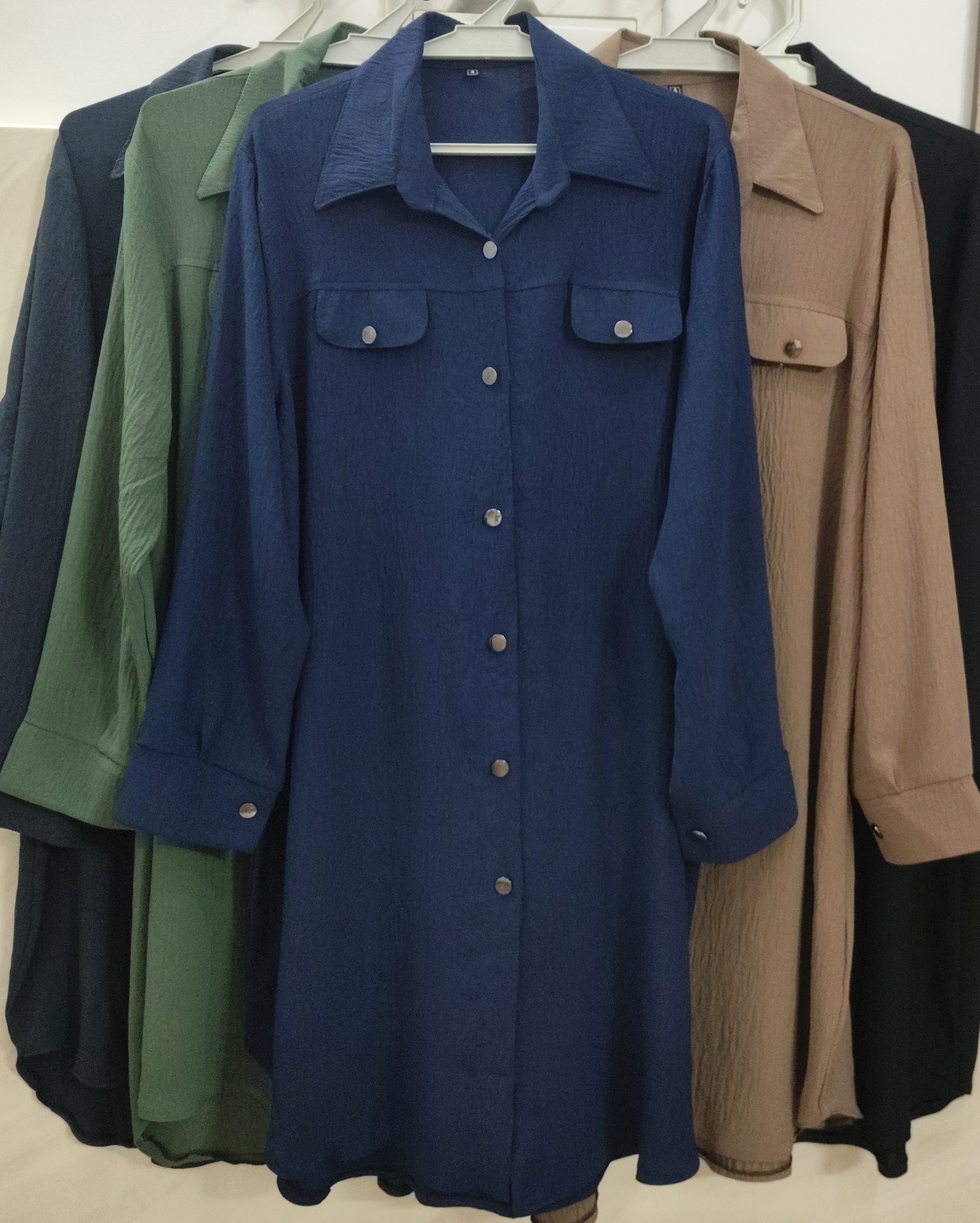 مانتو ابروبادی زنانه آستینبلند و مچ دار سورمه ای